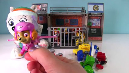 Paw Patrol Fidget Spinners Help Save Pups in Jail | Fizzy Toy Show