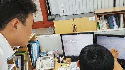 "빨간색 글씨로 부모 직업 표시"...교장·교감이 학생부 조작 / YTN