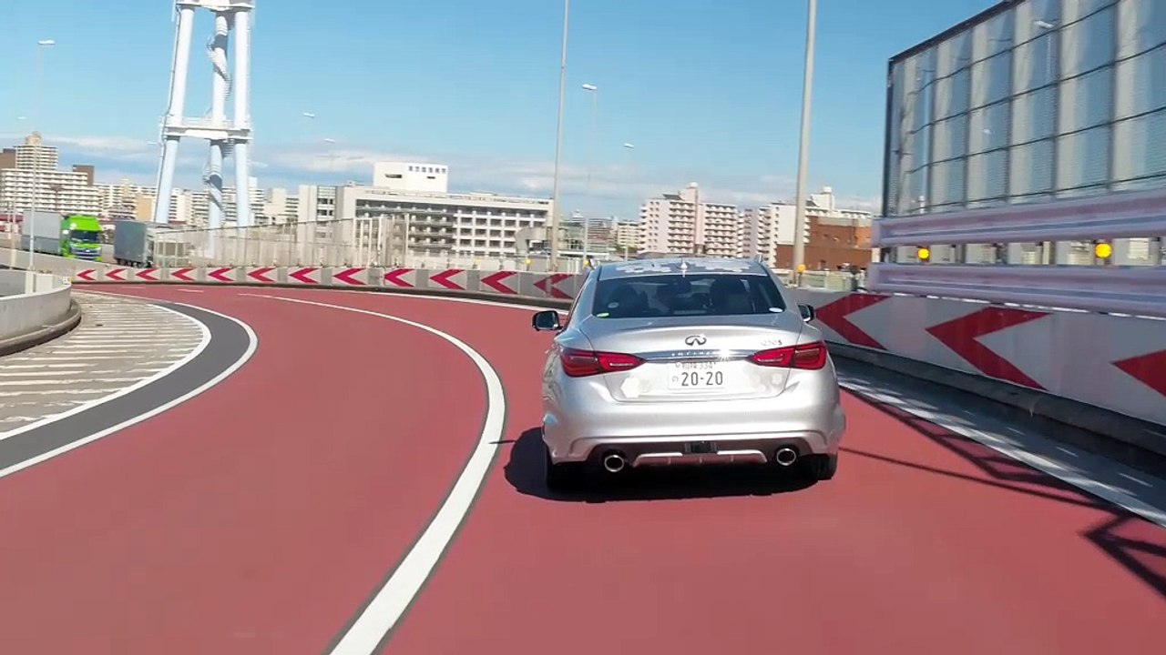 Le prototype Infiniti Q50 sport à technologie Nissan ProPilot roule de façon autonome