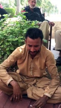 ان صاحب نے اپنی زبردست آواز میں ایسا گانا گایا کہ جسے سن کر آپ بھی کہیں گے، واہ کیا آواز ہے۔