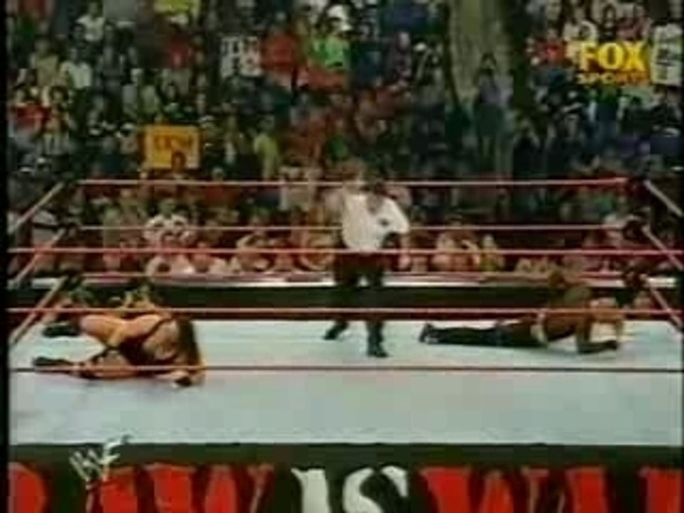 Jeff_vs_Rhino_raw_september24_2001