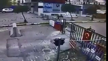 Elazığ'da bayrağı öpen çocuklar duygulu dolu anlar yaşattı