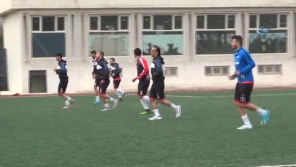 51 Yaşında, Oğluyla Aynı Takımda Forma Giyiyor