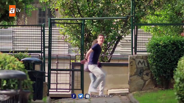 Kırgın Çiçekler 13.Bölüm - Zabıtadan Kaçan Songül - 'Ateş Böceği' - Kırgın Çiçekler Klip