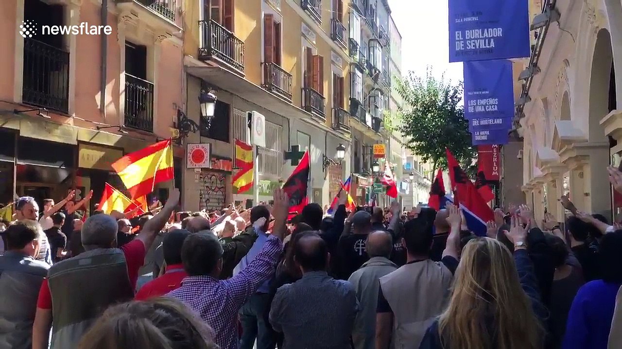 Nazi-saluting fascists demand freedom for prisoners