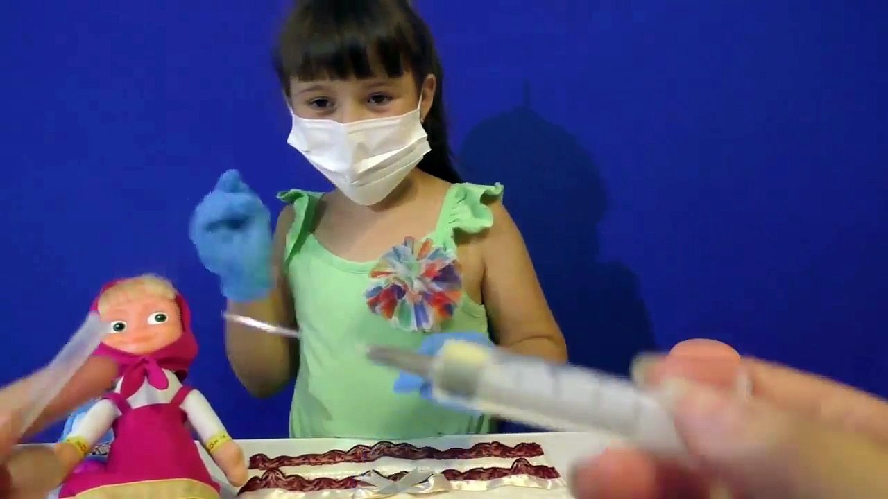 Учимся делать настоящий укол на куклах Маша и медведь и пупсике Даша!