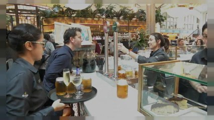 La economía española se desacelera una décima