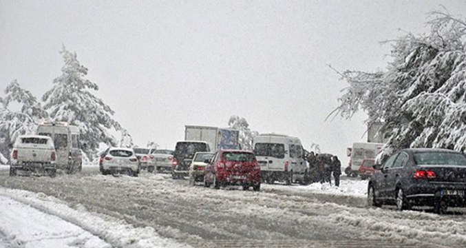 Ankara'ya Sabah Saatlerinde Mevsimin İlk Karı Düştü!