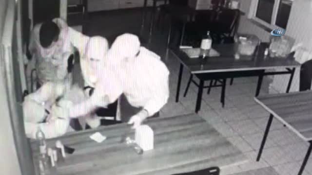 Hırsızlar Güvelik Görevlisini Etkisiz Hale Getirip Kasayı Böyle Soydular
