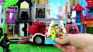 Imaginext Batman opens Lego MiniFigures Series 17 Blind Bags and Robin fights Villains Lego 71018