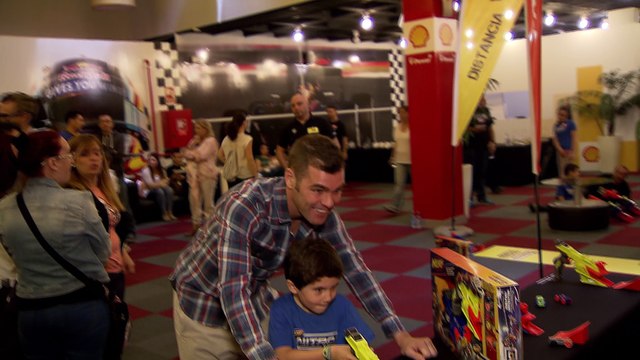 Fonsi Nieto se divierte como un niño