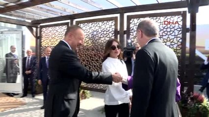 Video herunterladen: Azerbaycan Baku Tıflıs Kars Demıryolu Acılıs Torenı 2