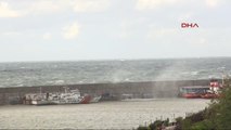 Zonguldak'ta Dalgalar, Liman Duvarını Aştı