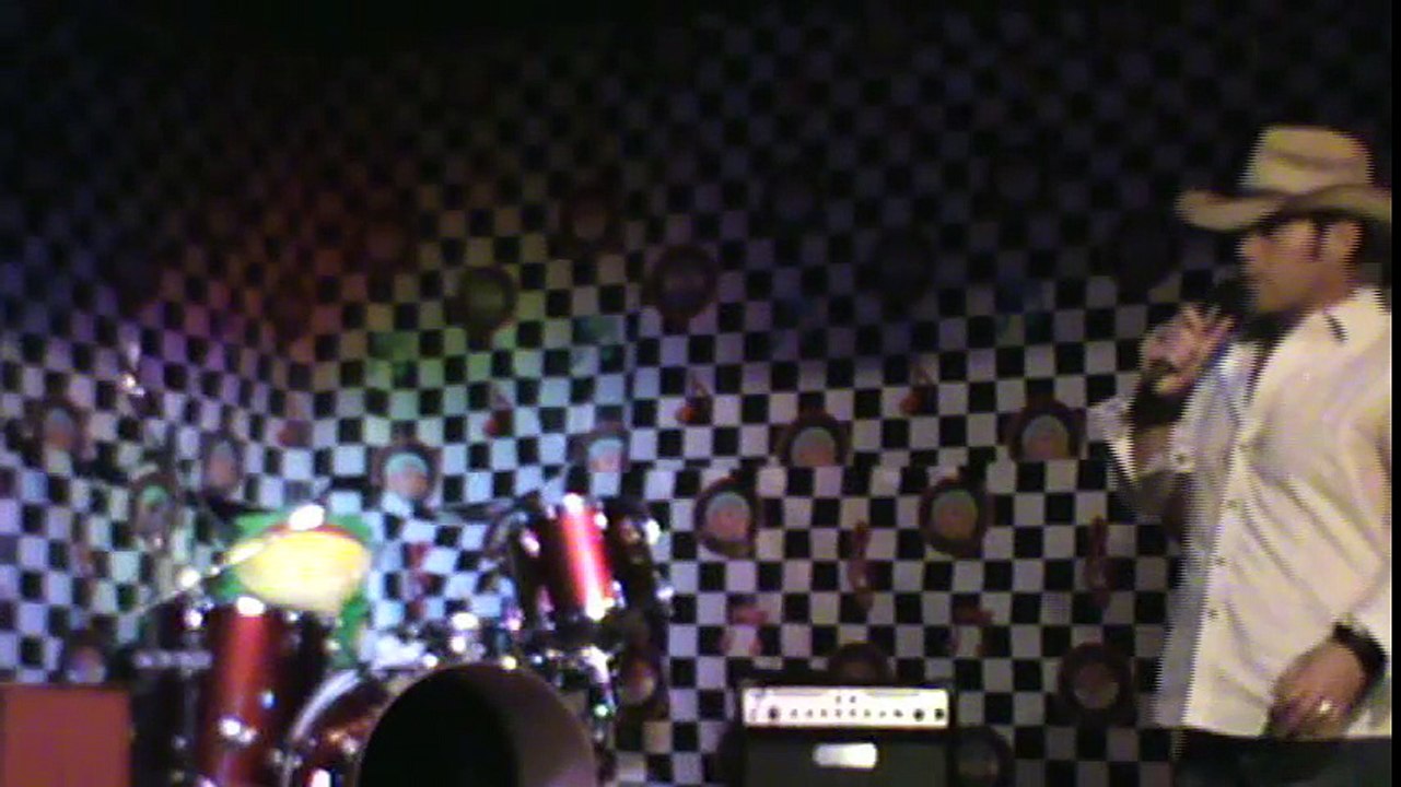 Franz Goovaerts sings 'Fairytale' Dad's Place 2015