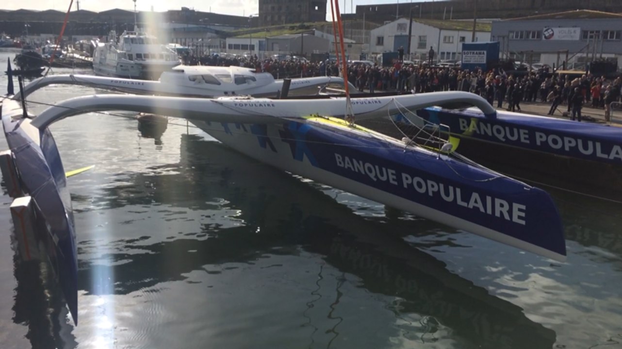 Mise à l'eau du maxi-trimaran Banque Populaire IX