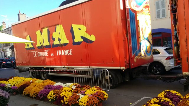 Le cirque Amar débarque à Louhans