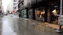 Patlayan Su Borusu Caddeleri Su Altında Bıraktı