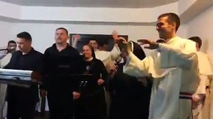 Idemooooo!!!! Živo  živo!!! Predivna fešta!!! Bože hvala ti!