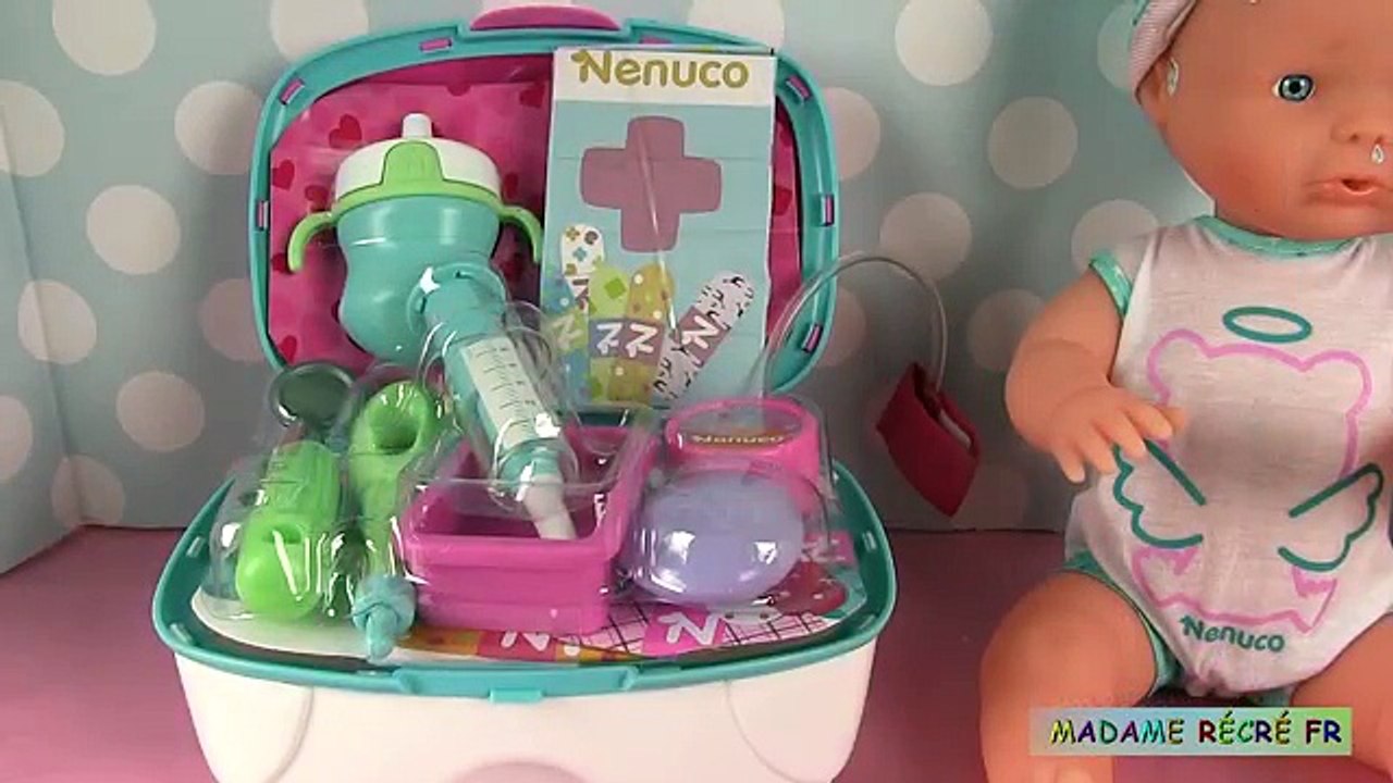 Poupée Nenuco Mon Premier Rhume Malette médicale Bébé a le nez qui coule