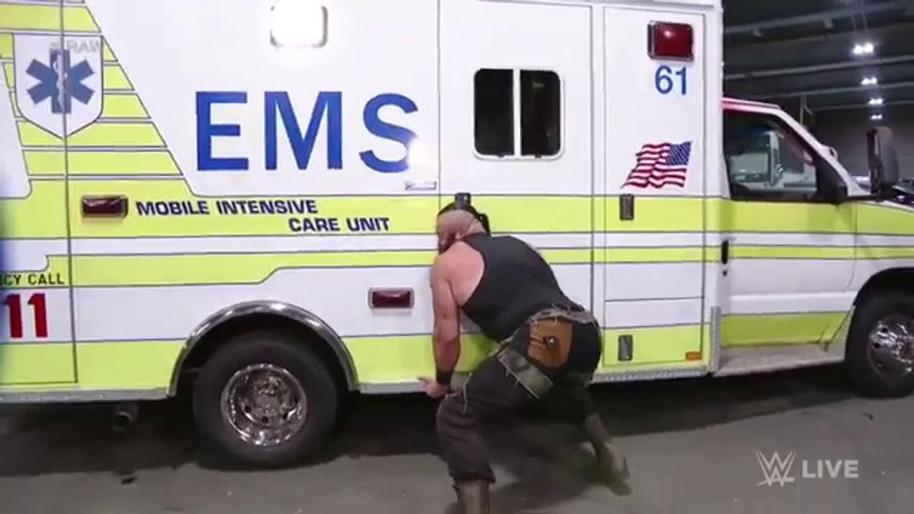 FAKEST WWE MOMENT! (EXPOSED) RAW (10-4-17)