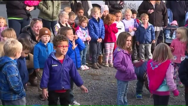 Soldier Pulls Off Incredible Homecoming Surprise for Wife After 8-Month Deployment