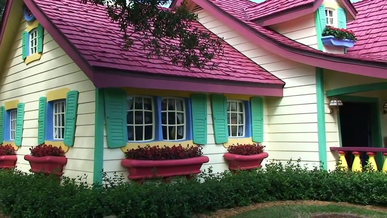Tour Mickey Mouses house and Donald Ducks boat in Mickeys Toontown Fair.