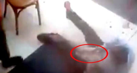 Öfkeli Kedinin Saldırdığı Adamı Kurtarmak İçin Sandalyeyle Vurarak Hastanelik Ettiler