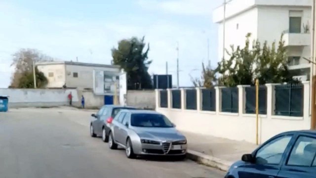 Trani: atti pericolosi all'ex passaggio a livello di Via Andria