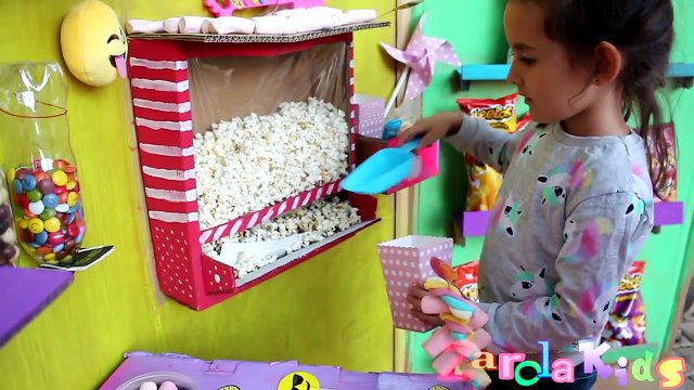 TIENDA DE CHUCHES EN MI COCHE NUEVO - jugamos tienda de golosinas