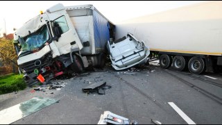 truck accident idiot truck drivers