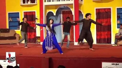 RAKH POLHA POLHA HATH VE - KAREENA KHAN - PAKISTANI MUJRA DANCE