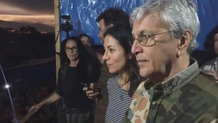 Caetano Veloso llega al terreno ocupado por familias pese a prohibición de su concierto