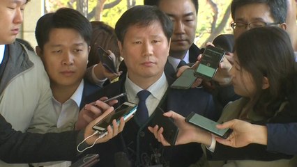 안봉근 前 청와대 비서관 체포...서울중앙지검 도착 / YTN