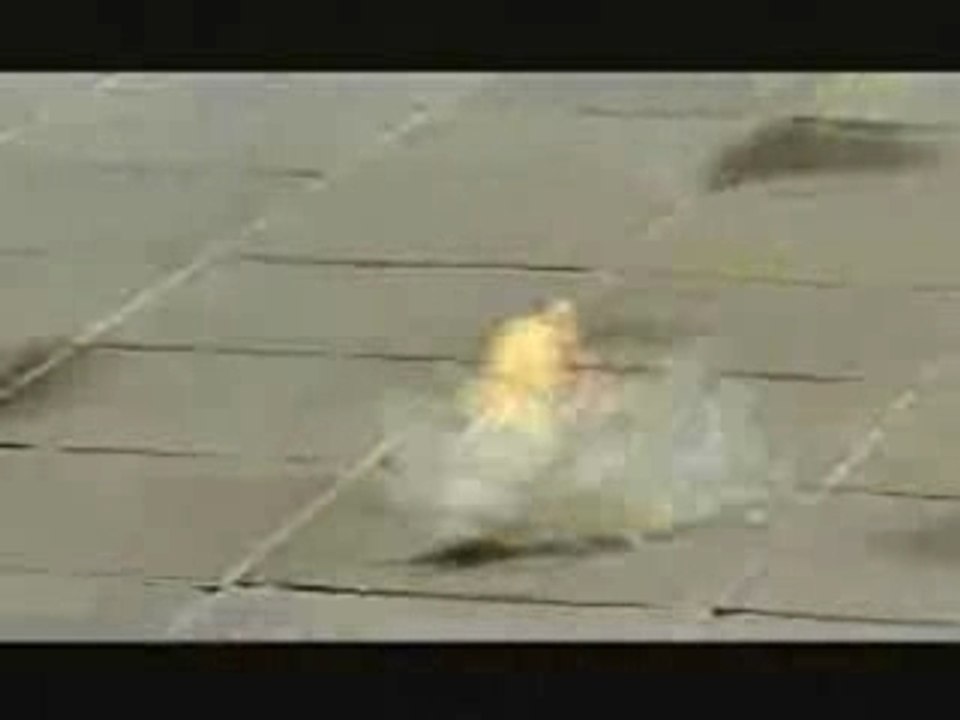 Le Super Flic Nain - Pub assurance drole