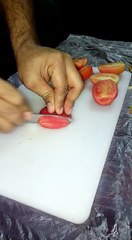 jahangir khan from saudia arab riyadh cuts tomato faster than a blender