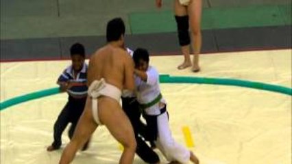 japani sumo wrestlers aur indian bachon ka dilchasp muqabla