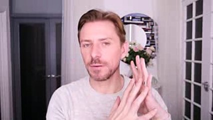 THE TRUTH ABOUT FOUNDATION - AND WHY IT MAKES YOU LOOK OLDER!