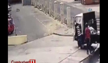 Kamyoneti durdurmak isterken az daha canından oluyordu