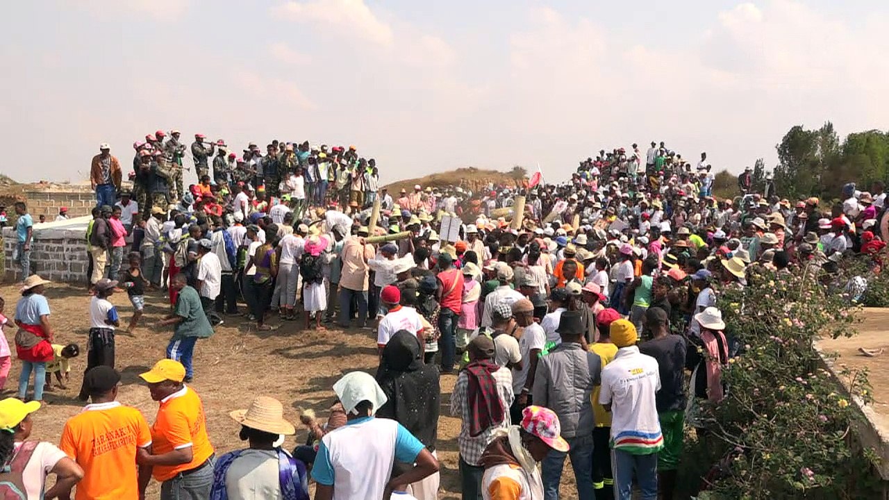 Tanz mit den Toten holt die Pest aus dem Grab