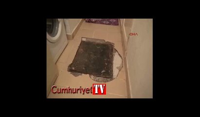 Evinin içinden kanalizasyon geçtiğini 7 yıl sonra fark etti