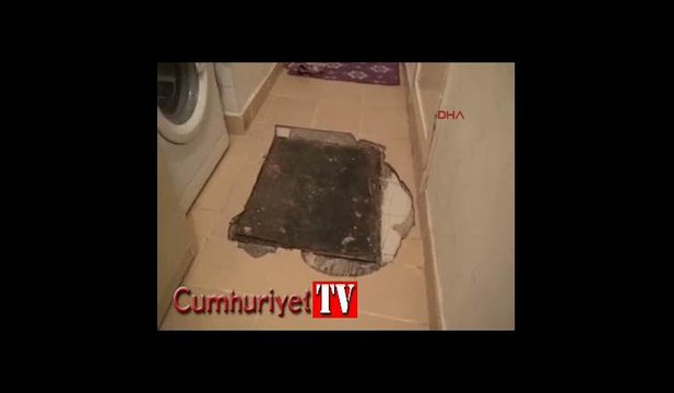 Evinin içinden kanalizasyon geçtiğini 7 yıl sonra fark etti