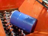 ドラム缶の破砕　破砕機　ライオンシュレッダーEVO　shredding steel barrels(STEEL DRUMS)