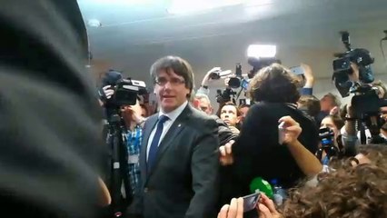 Entrada de Puigdemont a la conferència de premsa de Brussel·les