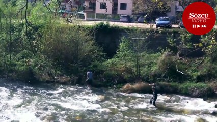 Boğulmak üzere olan yavru köpeği kurtardılar