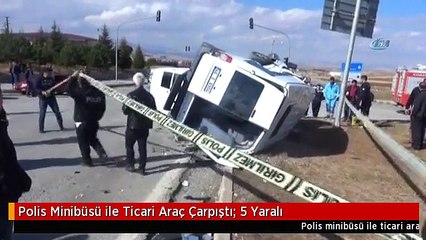 Polis Minibüsü ile Ticari Araç Çarpıştı: 5 Yaralı