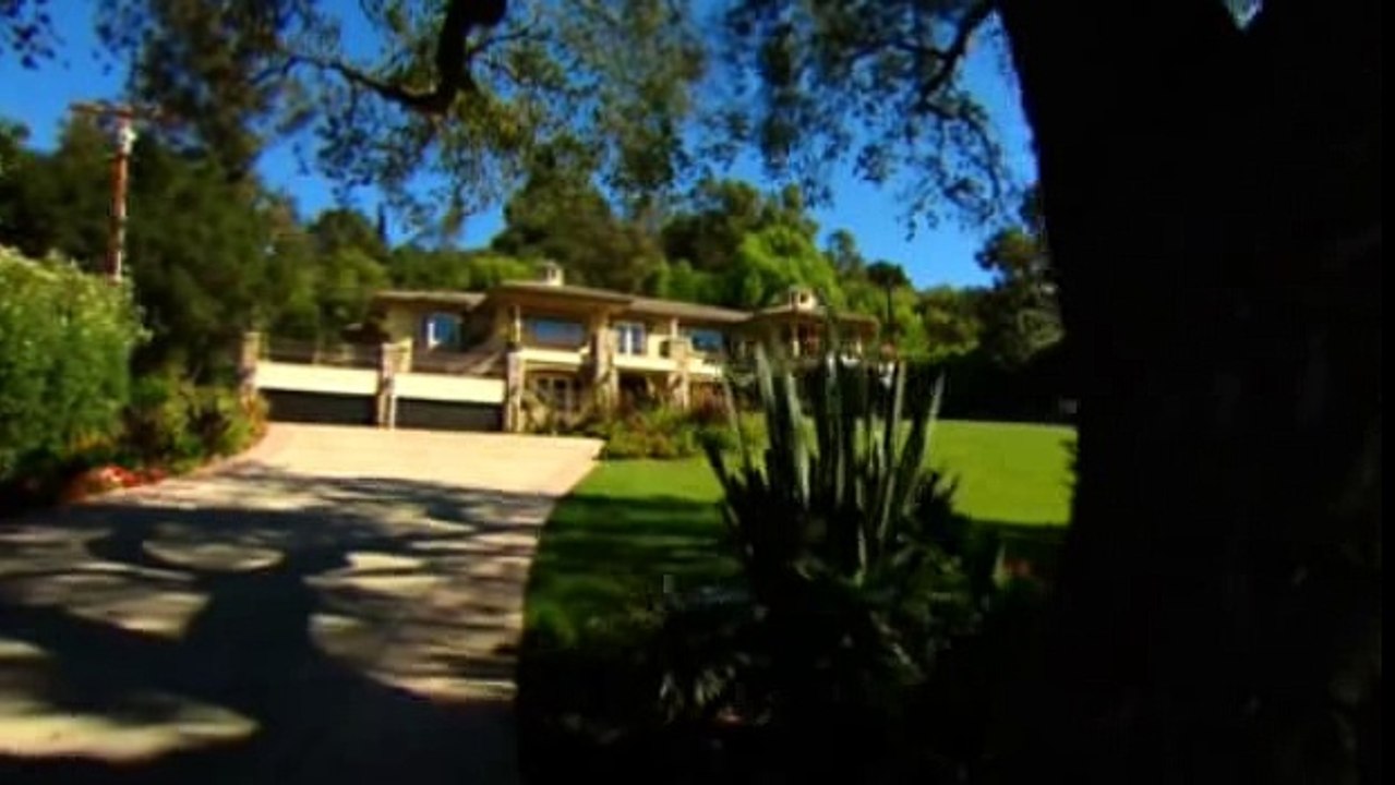 kourtney and khloe take miami s02e01 back in miami -momenum