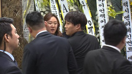 故 김주혁 빈소에 동료 연예인 조문 이어져 / YTN