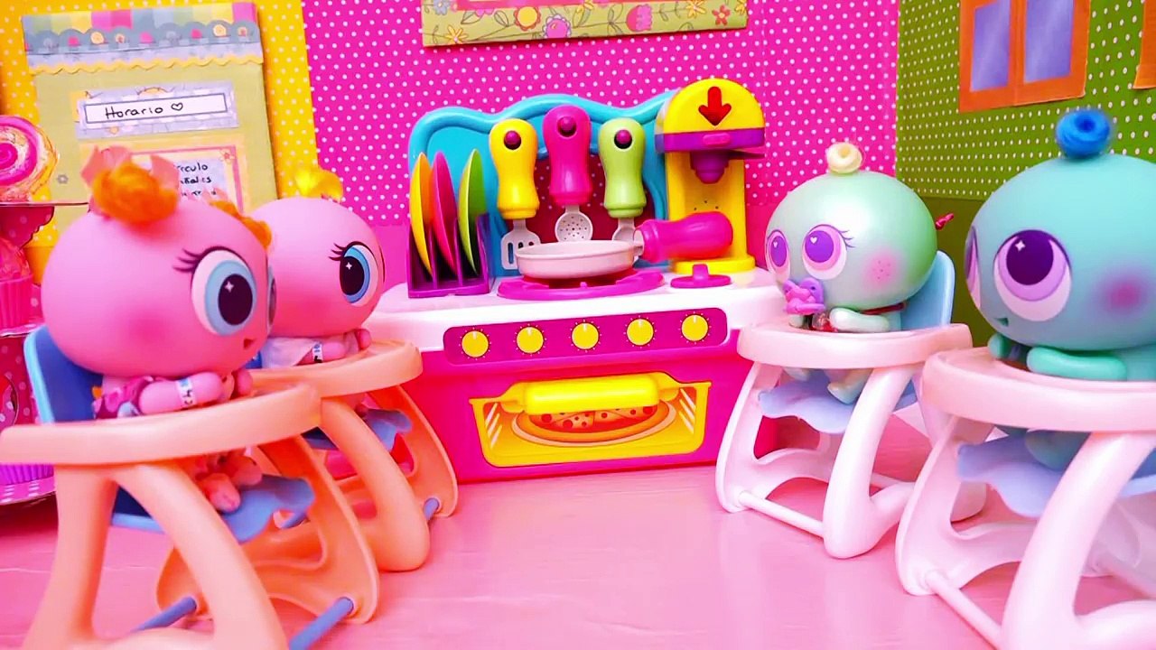 Juguetes Distroller - Vacuno los bebés, Churro se porta mal y manualidades con Chivatita y Susikin