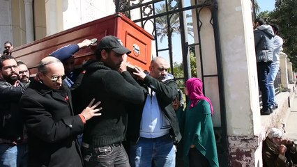 بالفيديو - امير كرارة يودع والده الى مثواه الاخير