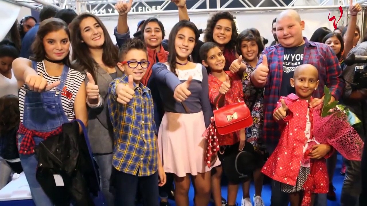 نجم "ذا فويس كيدز" يحلق شعره تضامناً مع مرضى السرطان